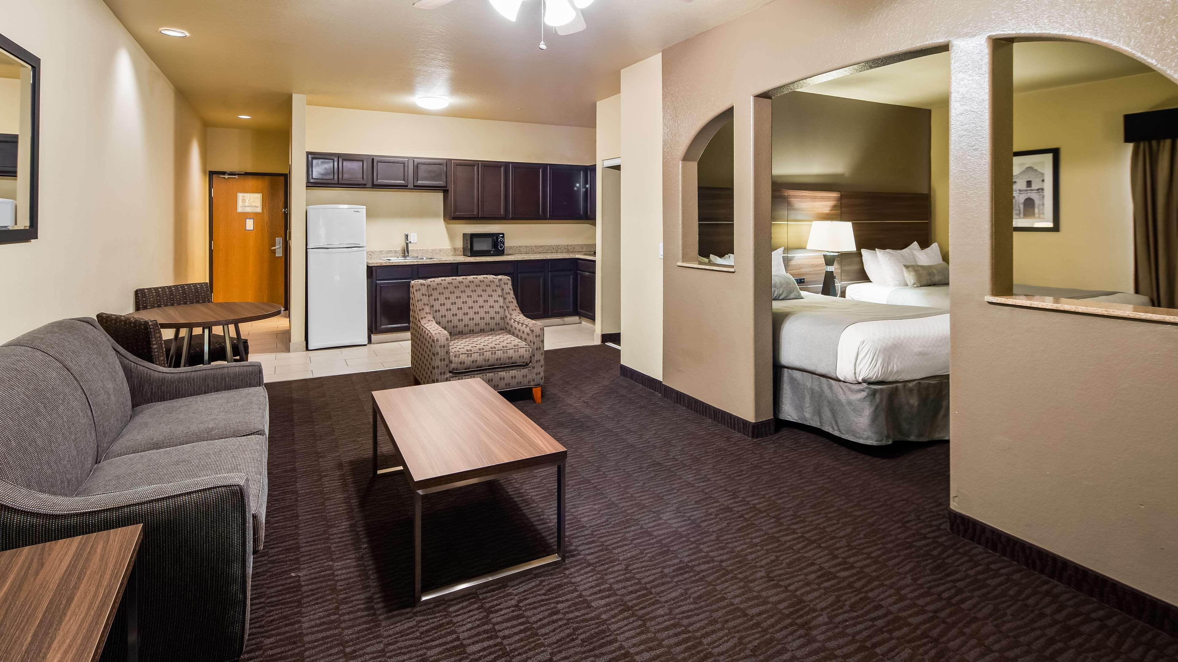 Best Western Plus Hill Country Suites - San Antonio Exterior photo