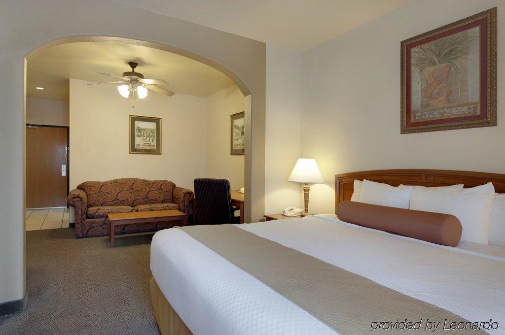 Best Western Plus Hill Country Suites - San Antonio Room photo